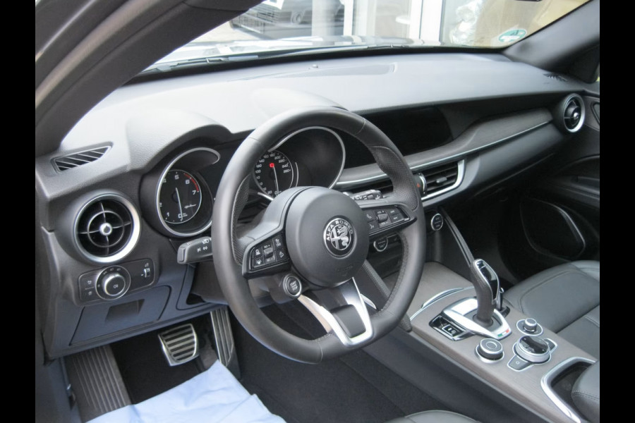 Alfa Romeo Stelvio 2.0T Q4 Ti (206kW/280pk) ** Bi-XENON/LED, LEDER, PANORAMA, ACC, 19-inch LMV, MEM ** 1e EIG - 24.967 km - UNFALLFREI ** ** INFORMEER OOK NAAR ONZE AANTREKKELIJKE FINANCIAL-LEASE TARIEVEN **