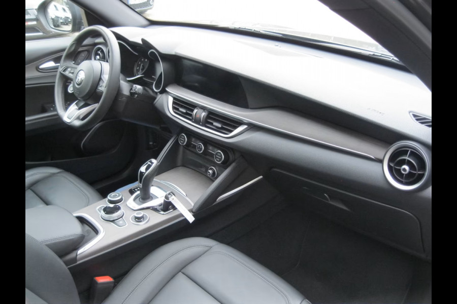 Alfa Romeo Stelvio 2.0T Q4 Ti (206kW/280pk) ** Bi-XENON/LED, LEDER, PANORAMA, ACC, 19-inch LMV, MEM ** 1e EIG - 24.967 km - UNFALLFREI ** ** INFORMEER OOK NAAR ONZE AANTREKKELIJKE FINANCIAL-LEASE TARIEVEN **