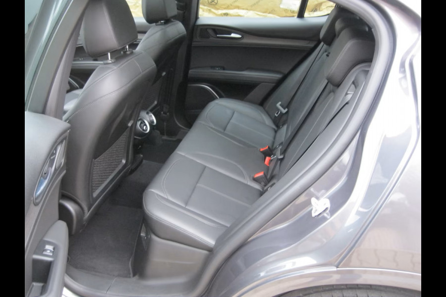 Alfa Romeo Stelvio 2.0T Q4 Ti (206kW/280pk) ** Bi-XENON/LED, LEDER, PANORAMA, ACC, 19-inch LMV, MEM ** 1e EIG - 24.967 km - UNFALLFREI ** ** INFORMEER OOK NAAR ONZE AANTREKKELIJKE FINANCIAL-LEASE TARIEVEN **