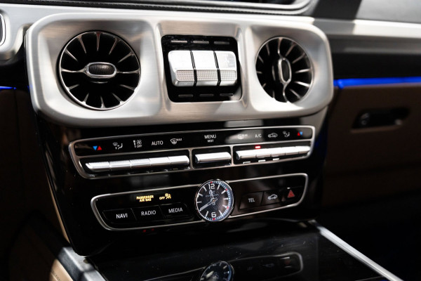 Mercedes-Benz G-Klasse 63 G63 Olive Green BTW Panodak BURMESTER STOELKOELING