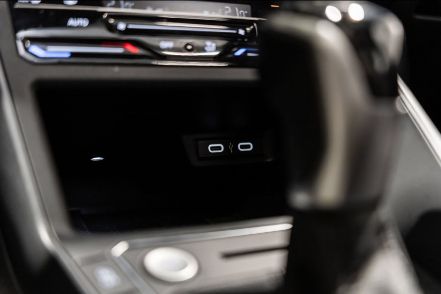 Volkswagen Taigo 1.0 TSI R-Line DSG IQ PANO CAMERA