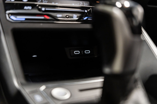 Volkswagen Taigo 1.0 TSI R-Line DSG IQ PANO CAMERA