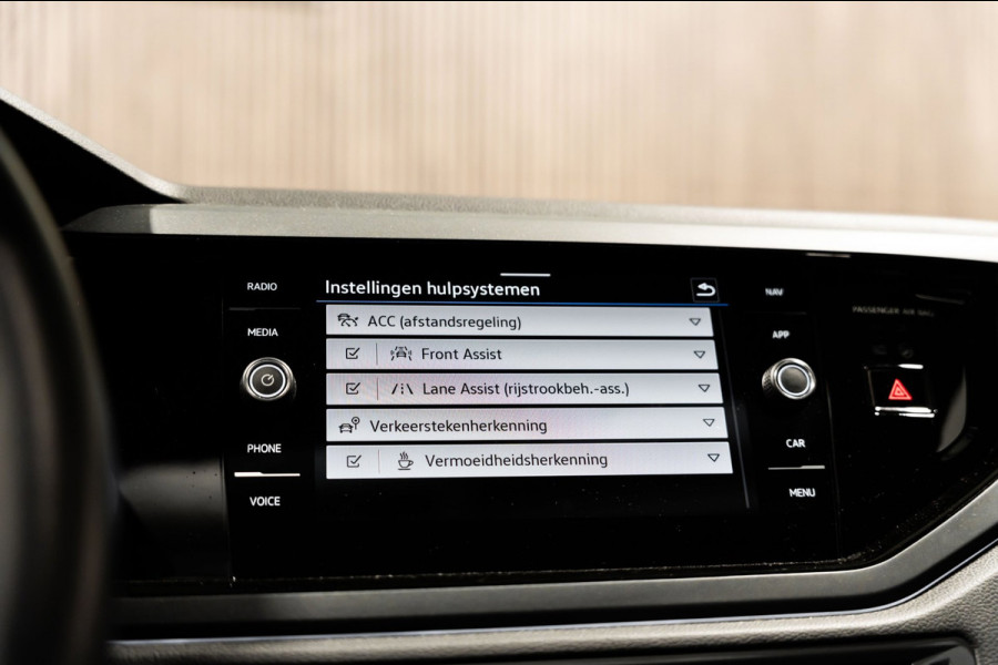 Volkswagen Taigo 1.0 TSI R-Line DSG IQ PANO CAMERA