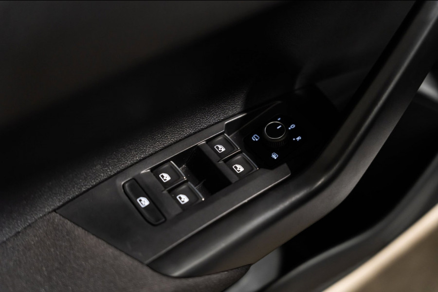 Volkswagen Taigo 1.0 TSI R-Line DSG IQ PANO CAMERA