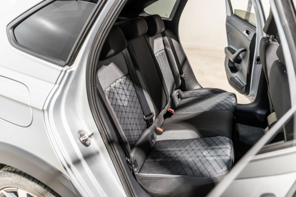 Volkswagen Taigo 1.0 TSI R-Line DSG IQ PANO CAMERA