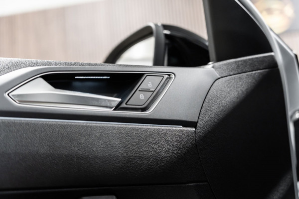 Volkswagen Taigo 1.0 TSI R-Line DSG IQ PANO CAMERA