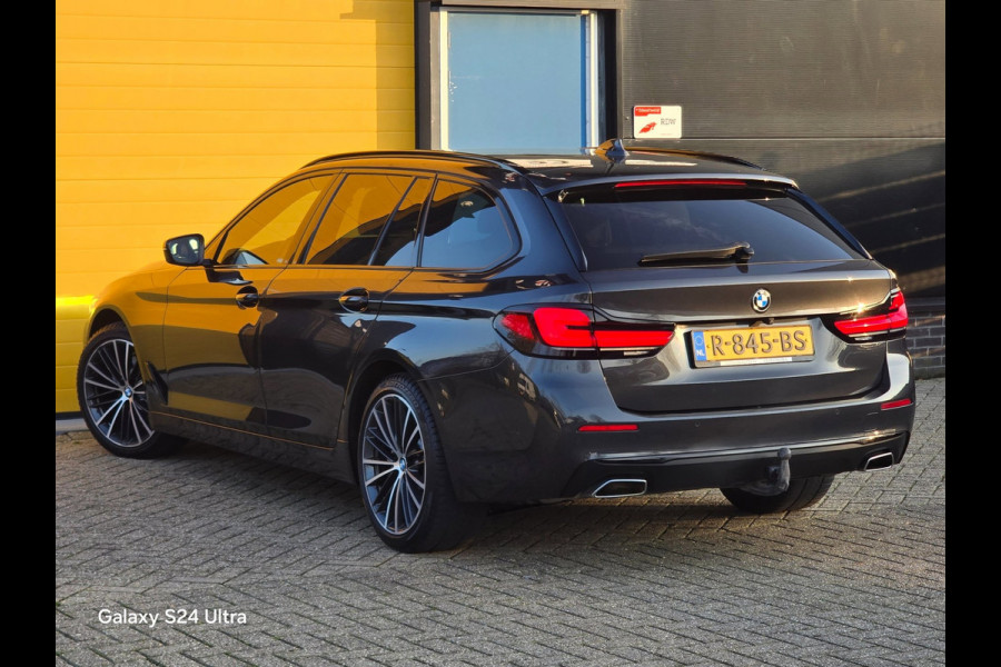 BMW 5 Serie Touring 520i Business Edition Plus / NAP / Aut / Camera / Memory / Leder / Navi / Led / Pdc / Allu Velgen