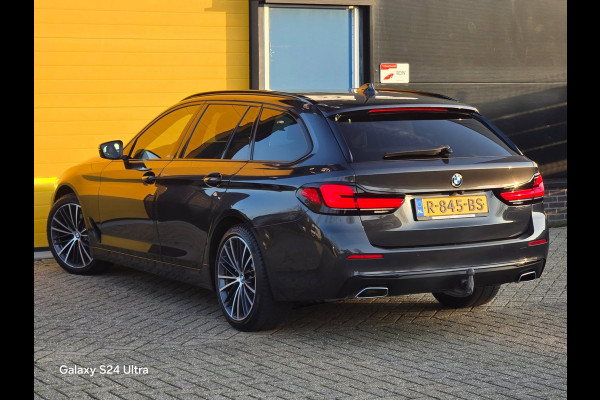 BMW 5 Serie Touring 520i Business Edition Plus / NAP / Aut / Camera / Memory / Leder / Navi / Led / Pdc / Allu Velgen