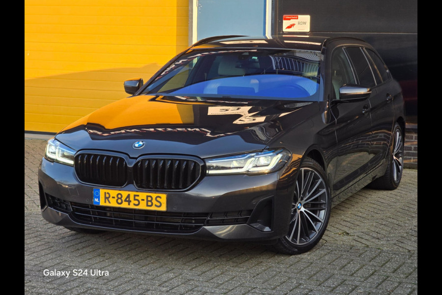 BMW 5 Serie Touring 520i Business Edition Plus / NAP / Aut / Camera / Memory / Leder / Navi / Led / Pdc / Allu Velgen