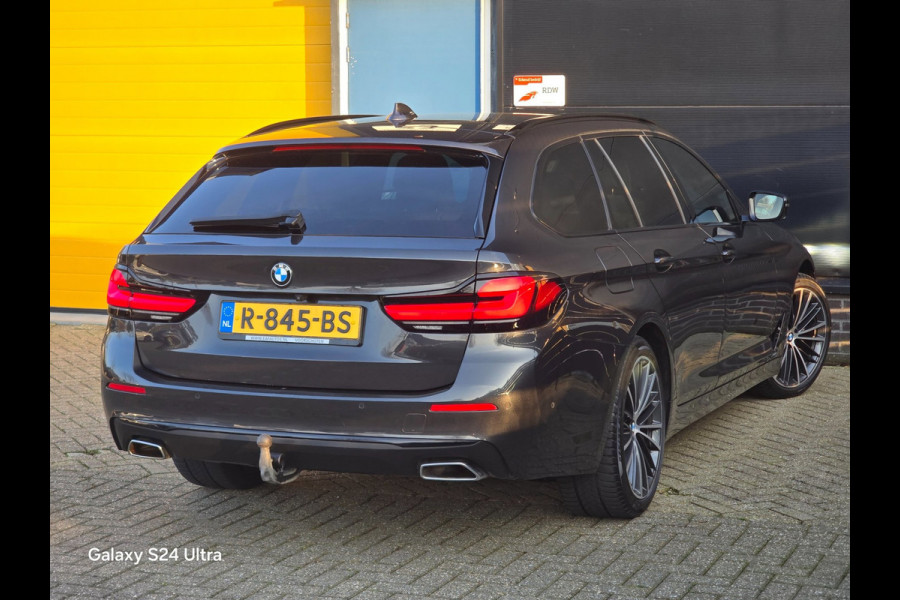 BMW 5 Serie Touring 520i Business Edition Plus / NAP / Aut / Camera / Memory / Leder / Navi / Led / Pdc / Allu Velgen