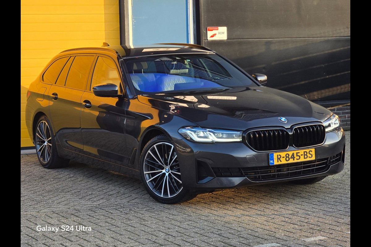 BMW 5 Serie Touring 520i Business Edition Plus / NAP / Aut / Camera / Memory / Leder / Navi / Led / Pdc / Allu Velgen