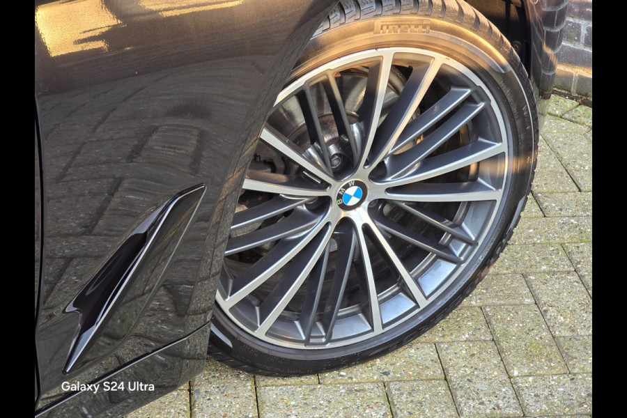 BMW 5 Serie Touring 520i Business Edition Plus / NAP / Aut / Camera / Memory / Leder / Navi / Led / Pdc / Allu Velgen