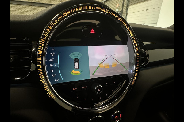 MINI Mini 1.5 Cooper Yours 5-DRS DCT-7 Aut. 136pk Panoramadak Sportstoelen Navi Carplay PDC Achter+Camera Full LED Armsteun Cruise Control Stoelverwarming