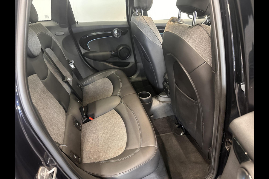 MINI Mini 1.5 Cooper Yours 5-DRS DCT-7 Aut. 136pk Panoramadak Sportstoelen Navi Carplay PDC Achter+Camera Full LED Armsteun Cruise Control Stoelverwarming