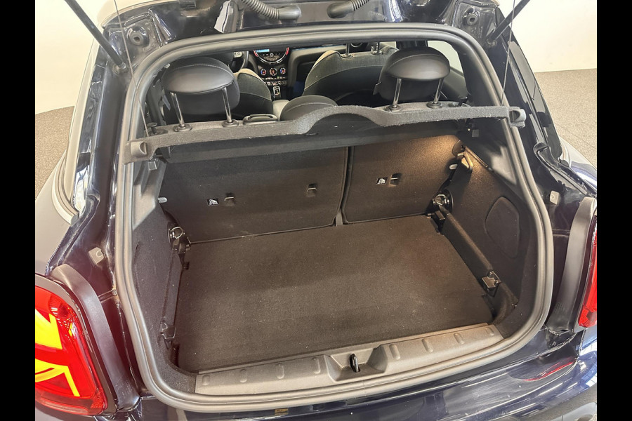 MINI Mini 1.5 Cooper Yours 5-DRS DCT-7 Aut. 136pk Panoramadak Sportstoelen Navi Carplay PDC Achter+Camera Full LED Armsteun Cruise Control Stoelverwarming