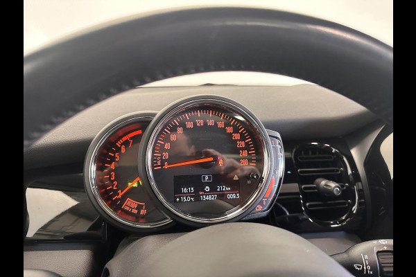 MINI Mini 1.5 Cooper Yours 5-DRS DCT-7 Aut. 136pk Panoramadak Sportstoelen Navi Carplay PDC Achter+Camera Full LED Armsteun Cruise Control Stoelverwarming
