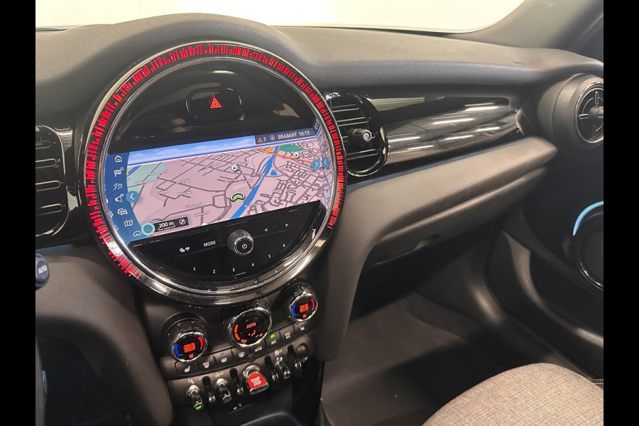 MINI Mini 1.5 Cooper Yours 5-DRS DCT-7 Aut. 136pk Panoramadak Sportstoelen Navi Carplay PDC Achter+Camera Full LED Armsteun Cruise Control Stoelverwarming