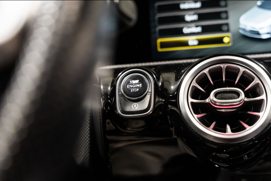 Mercedes-Benz A-Klasse 220 Limo PANO LED SFEERVERLICHTING