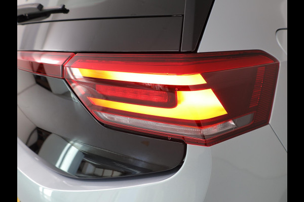 Volkswagen ID.3 Pure 45 kWh 150pk| SoH 94% | trekhaak afn.kogel| Navi| stuur en voorstoelen verwarmd| Interieur voorverwarming|