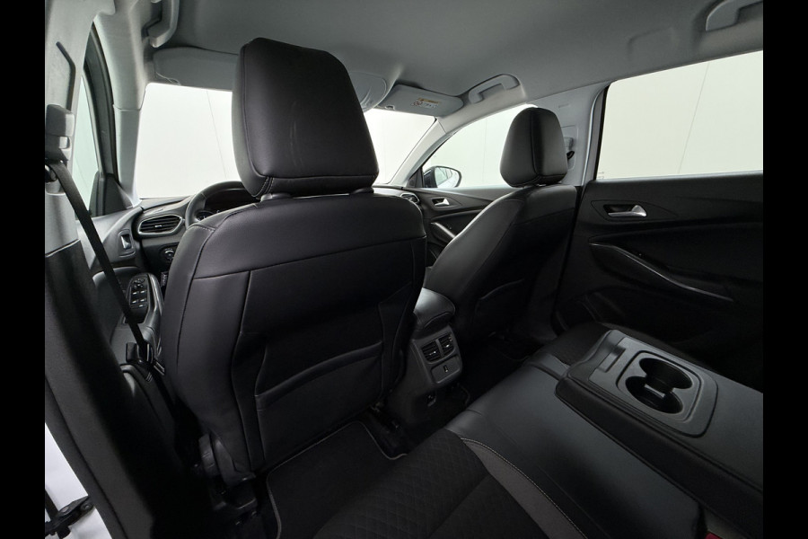 Opel Grandland X T 131PK AUT-8 Trekhaak Navi Camera Ecc Apple Carplay Android Auto Pdc Business Executive Elek.Achterklep Bi-Coulour AGR-Comfort Stoel Lane Assist Isofix Lmv Zwart Dak Keyless Origineel Nederlandse Auto
