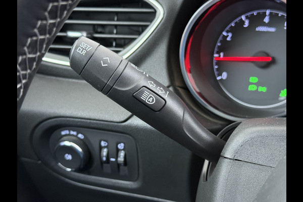 Opel Grandland X T 131PK AUT-8 Trekhaak Navi Camera Ecc Apple Carplay Android Auto Pdc Business Executive Elek.Achterklep Bi-Coulour AGR-Comfort Stoel Lane Assist Isofix Lmv Zwart Dak Keyless Origineel Nederlandse Auto