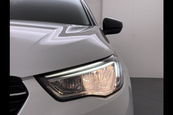 Opel Grandland X T 131PK AUT-8 Trekhaak Navi Camera Ecc Apple Carplay Android Auto Pdc Business Executive Elek.Achterklep Bi-Coulour AGR-Comfort Stoel Lane Assist Isofix Lmv Zwart Dak Keyless Origineel Nederlandse Auto