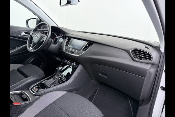 Opel Grandland X T 131PK AUT-8 Trekhaak Navi Camera Ecc Apple Carplay Android Auto Pdc Business Executive Elek.Achterklep Bi-Coulour AGR-Comfort Stoel Lane Assist Isofix Lmv Zwart Dak Keyless Origineel Nederlandse Auto