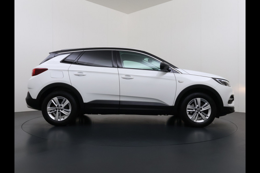 Opel Grandland X T 131PK AUT-8 Trekhaak Navi Camera Ecc Apple Carplay Android Auto Pdc Business Executive Elek.Achterklep Bi-Coulour AGR-Comfort Stoel Lane Assist Isofix Lmv Zwart Dak Keyless Origineel Nederlandse Auto