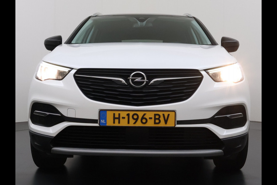 Opel Grandland X T 131PK AUT-8 Trekhaak Navi Camera Ecc Apple Carplay Android Auto Pdc Business Executive Elek.Achterklep Bi-Coulour AGR-Comfort Stoel Lane Assist Isofix Lmv Zwart Dak Keyless Origineel Nederlandse Auto