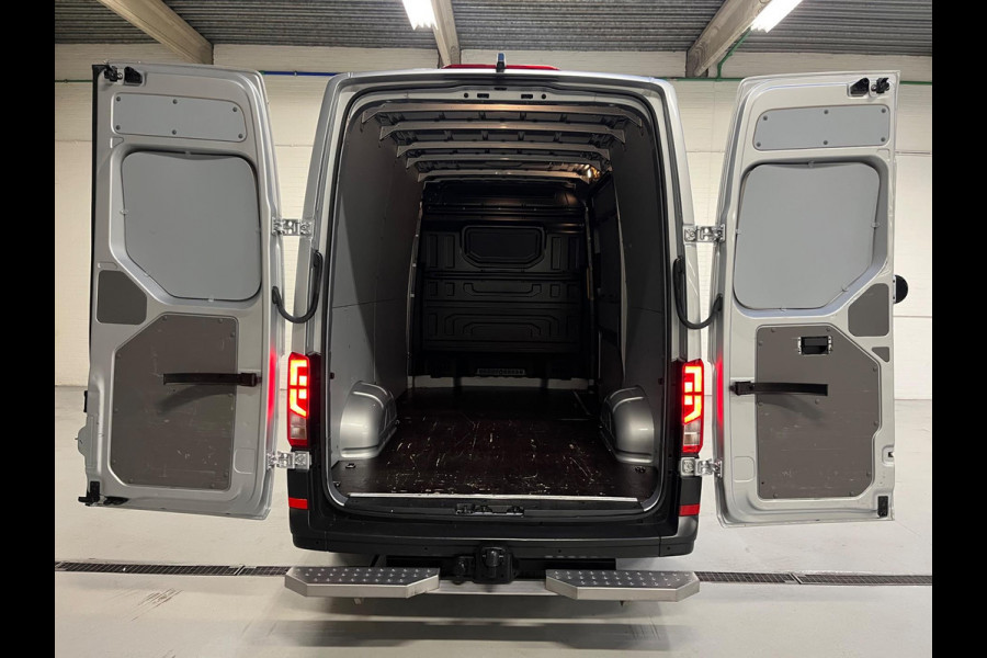 Volkswagen Crafter Automaat DSG 35 2.0 TDI 177pk euro6 L3H3 Highline, 2xMassage stoel, Airco, Navigatie, Trekhaak, RIJKLAARPRIJS!