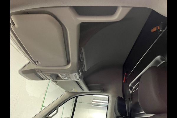 Volkswagen Crafter Automaat DSG 35 2.0 TDI 177pk euro6 L3H3 Highline, 2xMassage stoel, Airco, Navigatie, Trekhaak, RIJKLAARPRIJS!
