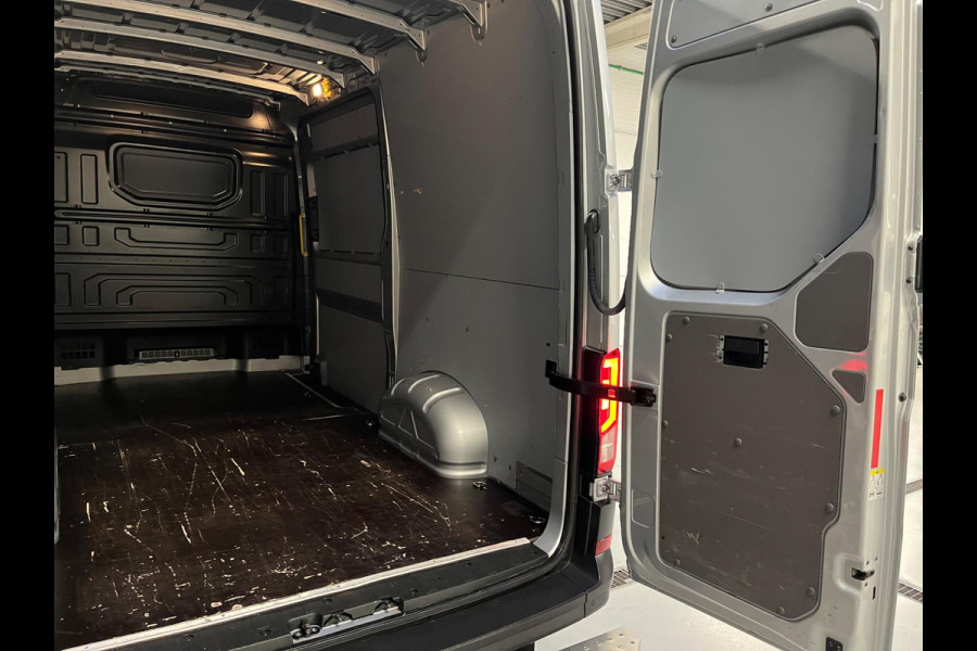Volkswagen Crafter Automaat DSG 35 2.0 TDI 177pk euro6 L3H3 Highline, 2xMassage stoel, Airco, Navigatie, Trekhaak, RIJKLAARPRIJS!