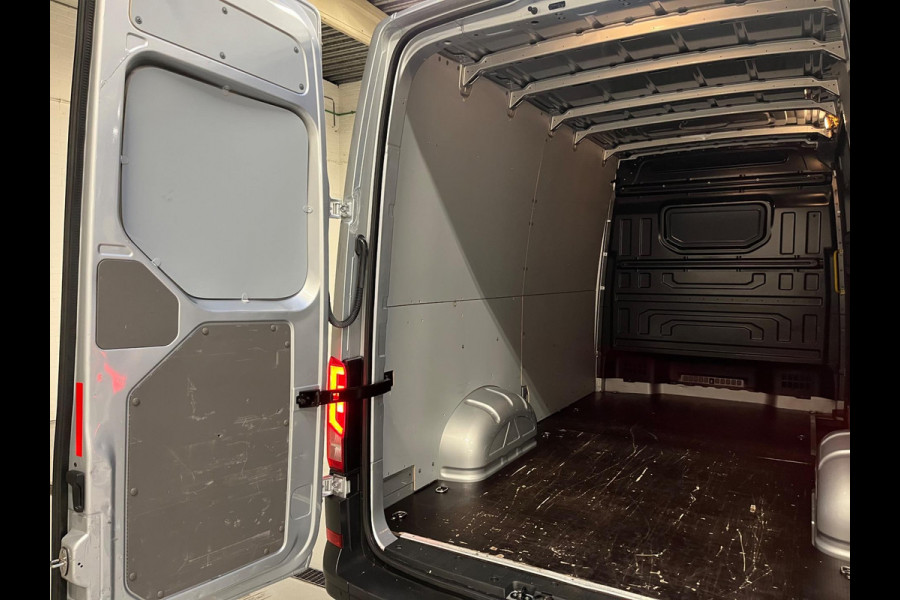 Volkswagen Crafter Automaat DSG 35 2.0 TDI 177pk euro6 L3H3 Highline, 2xMassage stoel, Airco, Navigatie, Trekhaak, RIJKLAARPRIJS!