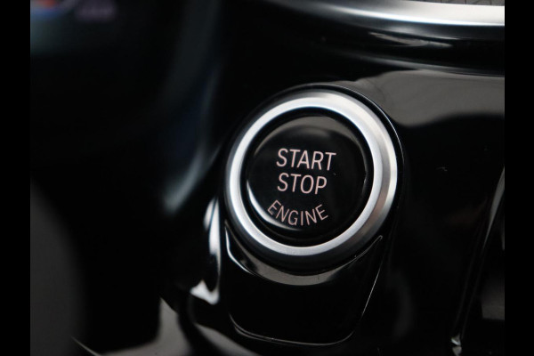 BMW 5 Serie 520i M Sport | Leder | Stoelverwarming | Carplay | 19'' | Sportstoelen | Live Cockpit | Navigatie | Parkeerhulp | Adaptief LED | Memory | Keyless start