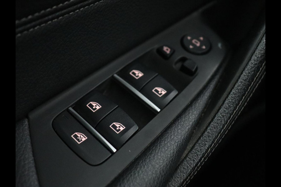 BMW 5 Serie 520i M Sport | Leder | Stoelverwarming | Carplay | 19'' | Sportstoelen | Live Cockpit | Navigatie | Parkeerhulp | Adaptief LED | Memory | Keyless start
