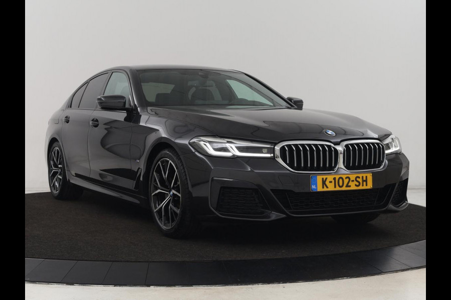 BMW 5 Serie 520i M Sport | Leder | Stoelverwarming | Carplay | 19'' | Sportstoelen | Live Cockpit | Navigatie | Parkeerhulp | Adaptief LED | Memory | Keyless start