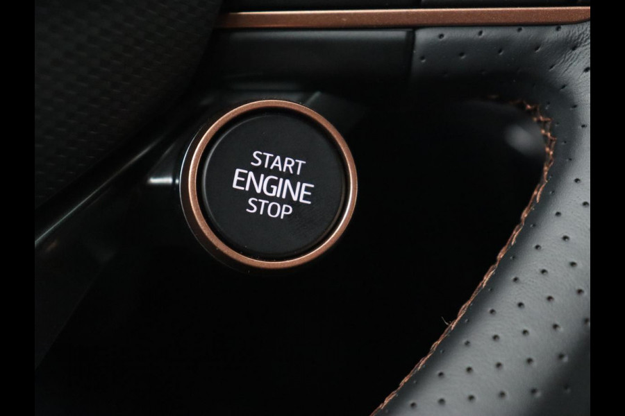 CUPRA Leon 1.5 eHybrid Business | Stoelverwarming | Adaptive cruise | Camera | Carplay | Sportstoelen | Matrix LED | Keyless | PHEV | Plug In