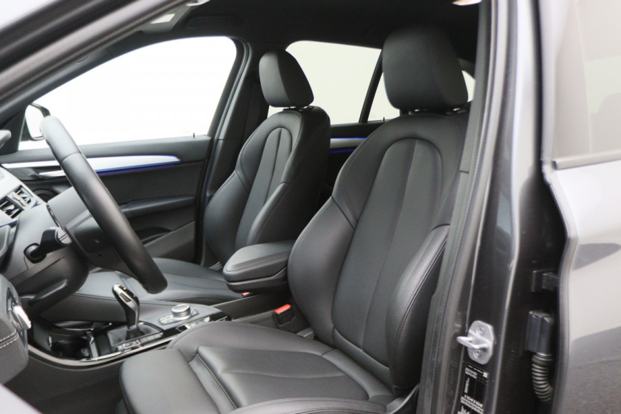 BMW X1 sDrive18i High Executive M Sport Leer, ACC, Camera, Trekhaak, Navigatie, PDC, 18"