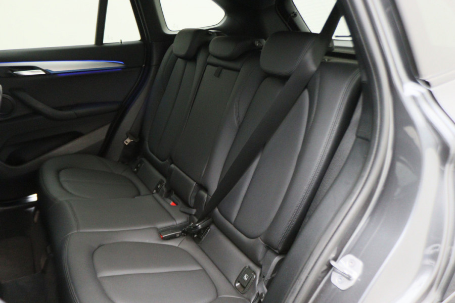 BMW X1 sDrive18i High Executive M Sport Leer, ACC, Camera, Trekhaak, Navigatie, PDC, 18"