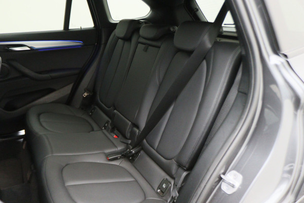 BMW X1 sDrive18i High Executive M Sport Leer, ACC, Camera, Trekhaak, Navigatie, PDC, 18"