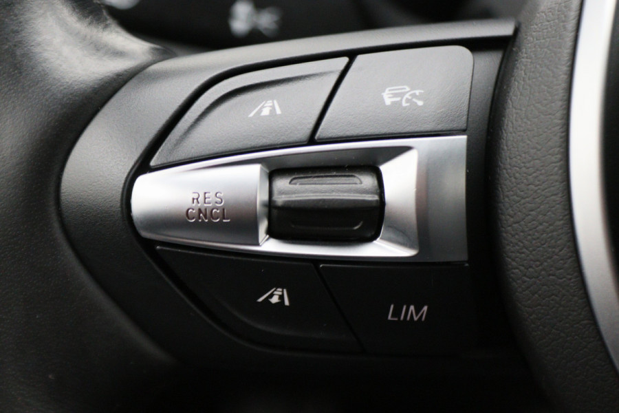 BMW X1 sDrive18i High Executive M Sport Leer, ACC, Camera, Trekhaak, Navigatie, PDC, 18"