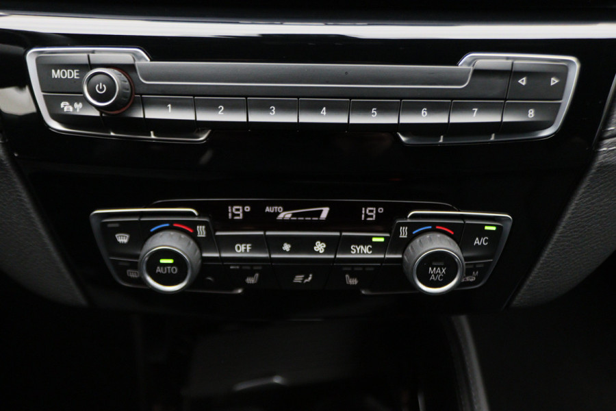 BMW X1 sDrive18i High Executive M Sport Leer, ACC, Camera, Trekhaak, Navigatie, PDC, 18"