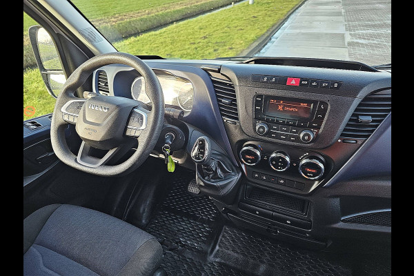 Iveco Daily 35S14V 2.3 352 gesloten laadbak, laadklep, zijdeur, spoiler, automaat, airco
