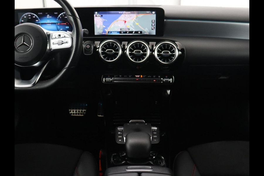 Mercedes-Benz A-Klasse 250e AMG Limited | Carplay | Stoelverwarming | Leder/Alcantara | Widescreen | Sfeerverlichting | Navigatie | Camera | Full LED | Park Assist | PHEV | Plug In
