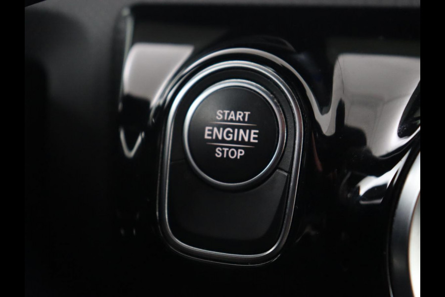 Mercedes-Benz A-Klasse 250e AMG Limited | Carplay | Stoelverwarming | Leder/Alcantara | Widescreen | Sfeerverlichting | Navigatie | Camera | Full LED | Park Assist | PHEV | Plug In