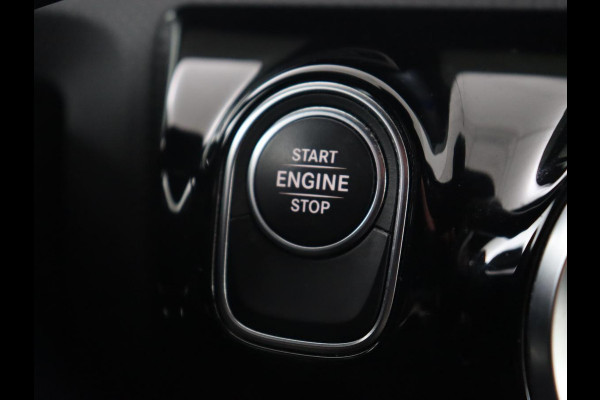 Mercedes-Benz A-Klasse 250e AMG Limited | Carplay | Stoelverwarming | Leder/Alcantara | Widescreen | Sfeerverlichting | Navigatie | Camera | Full LED | Park Assist | PHEV | Plug In