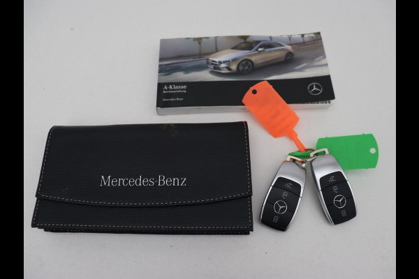 Mercedes-Benz A-Klasse 250e AMG Limited | Carplay | Stoelverwarming | Leder/Alcantara | Widescreen | Sfeerverlichting | Navigatie | Camera | Full LED | Park Assist | PHEV | Plug In