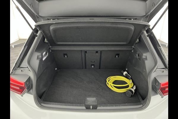 Volkswagen ID.3 First Max 58 kWh [ 3-Fase-11kW ] {SOH-89%} (INCL-BTW) *HEATPUMP | PANO | HEAD-UP | ADAPTIVE-CRUISE | IQ-LIGHTS | BLINDSPOT | CAMERA | KEYLESS | MICROFIBRE | AMBIENTLIGHT | NAVI-FULLMAP | DAB+ | ECC | HEATED-SPORTSEATS | DIGI-COCKPIT |