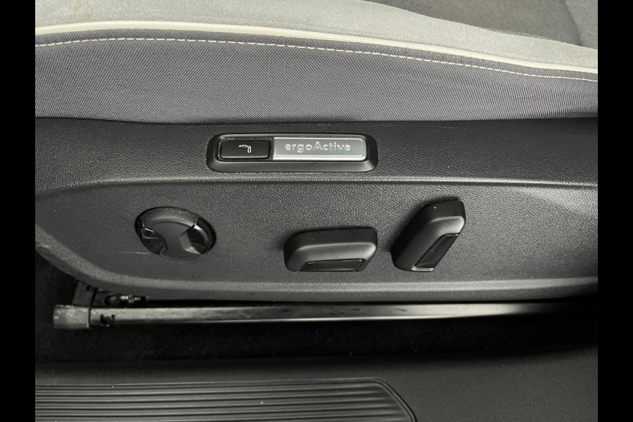 Volkswagen ID.3 First Max 58 kWh [ 3-Fase-11kW ] {SOH-89%} (INCL-BTW) *HEATPUMP | PANO | HEAD-UP | ADAPTIVE-CRUISE | IQ-LIGHTS | BLINDSPOT | CAMERA | KEYLESS | MICROFIBRE | AMBIENTLIGHT | NAVI-FULLMAP | DAB+ | ECC | HEATED-SPORTSEATS | DIGI-COCKPIT |