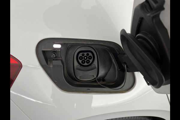 Volkswagen ID.3 First Max 58 kWh [ 3-Fase-11kW ] {SOH-89%} (INCL-BTW) *HEATPUMP | PANO | HEAD-UP | ADAPTIVE-CRUISE | IQ-LIGHTS | BLINDSPOT | CAMERA | KEYLESS | MICROFIBRE | AMBIENTLIGHT | NAVI-FULLMAP | DAB+ | ECC | HEATED-SPORTSEATS | DIGI-COCKPIT |